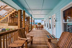 Property grounds - Casa Playa - Ocean Views!! Boardwalk to the Beach! (Port Aransas)