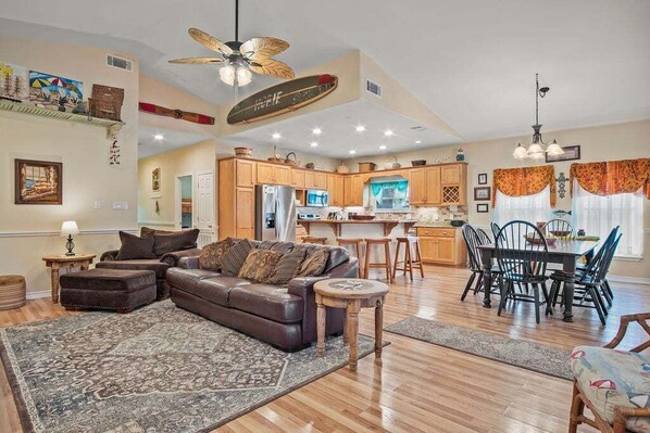 House, Multiple Beds, Patio, Ocean View (Casa Playa) | Living area