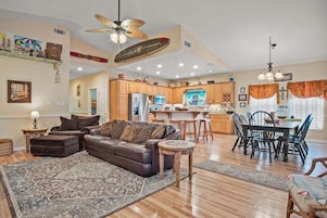 House, Multiple Beds, Patio, Ocean View (Casa Playa) | Living area