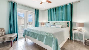 Hus, flere senger, adgang til basseng, havutsikt (Boogie Board Bungalow) | 3 soverom, individuelt dekorert, individuelt innredet og sengetøy