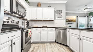 Condo, Multiple Beds, Patio, Garden View (Pathway to the Sea 108 ) | Private kitchen