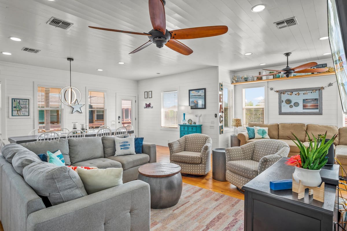 House, Multiple Beds, Patio (No Regrets!) | Living area