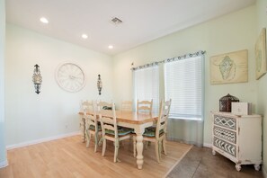 Huis, meerdere bedden, balkon, uitzicht op strand (Turquoise Treasure) | Dineren