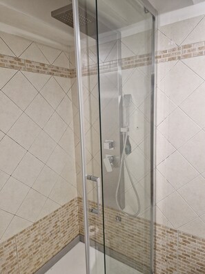 Shower, free toiletries, hair dryer, bathrobes - My Home Cinisello Balsamo (Cinisello Balsamo)