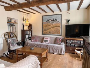 TV, fireplace - Bonsall View Cottage (Bonsall)