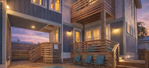 Outdoor pool - The Oyster House - Pet Friendly (Port Aransas)