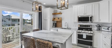 House, Multiple Beds, Patio, Pool View (Casa Azul) | Private kitchen