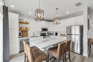Private kitchen - Casa Azul - Boardwalk to the Beach! (Port Aransas)