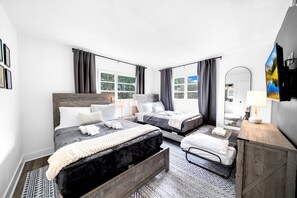 2 habitaciones, escritorio, tabla de planchar con plancha y wifi gratis 