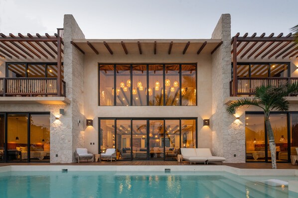 A heated pool - Villa TuluMar –Private Full-Service Luxury Beachfront Villa (Tulum)