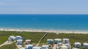 Beach nearby - Coconut Hut - Pet Friendly! Boardwalk to the Beach! - Pet Friendly! Boardwalk to the Beach! (Port Aransas)