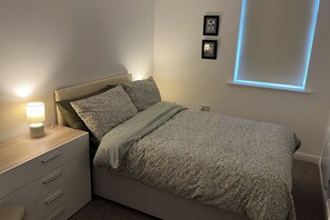 2 bedrooms, iron/ironing board, free WiFi, bed sheets - Sleeps 4 With Ensuite and Free Parking (Lincoln)