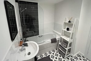 Combined shower/bathtub, deep-soaking bathtub, hair dryer, towels