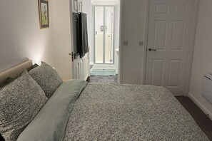 2 bedrooms, iron/ironing board, free WiFi, bed sheets - Sleeps 4 With Ensuite and Free Parking (Lincoln)
