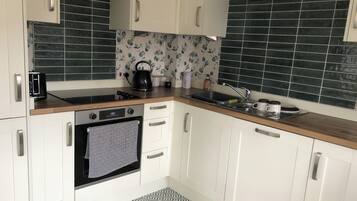 Peti sejuk, ketuhar gelombang mikro, ketuhar, dapur