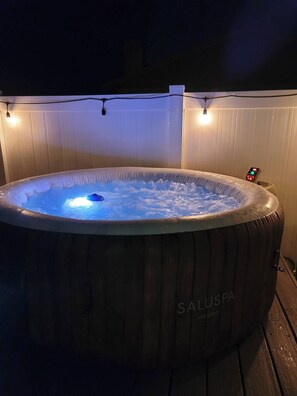 Outdoor spa tub - RV w/ Hot Tub, Private Patio, Sleeps 8, Near Tampa! (Tampa)