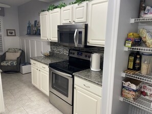 Private kitchen - Snow bird retreat (Fort Myers)