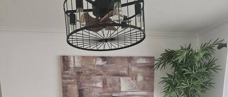 Smart-TV, DVD-Player, Stereoanlage