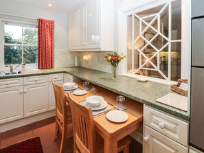 Dishwasher, electric kettle, toaster, cookware/dishes/utensils - Garden Cottage (Penrith)