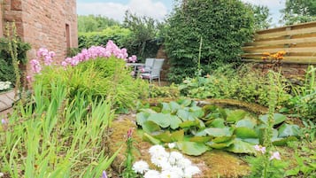 Cottage | Property grounds