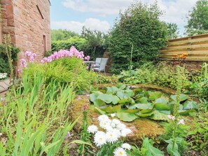 Cottage | Property grounds - Garden Cottage (Penrith)