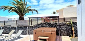 Outdoor spa tub - "Villa Nefertiti" luxury villa in         Playa Blanca, Montana Roja (Playa Blanca)