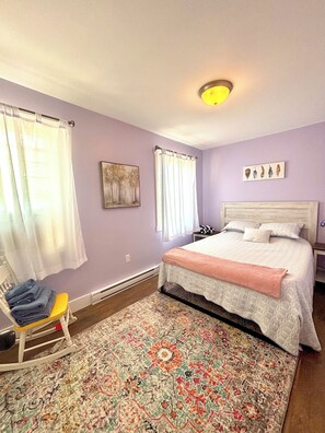 3 habitaciones, tabla de planchar con plancha, wifi y ropa de cama 