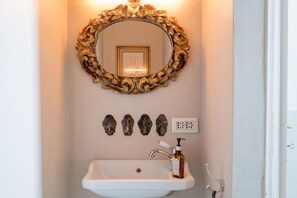 Dusche, Haartrockner, Bidet, Handtücher