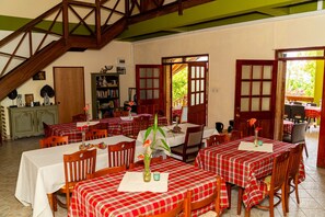 Daily continental breakfast (USD 15 per person) - Roxy's Mountain Lodge (Laudat)