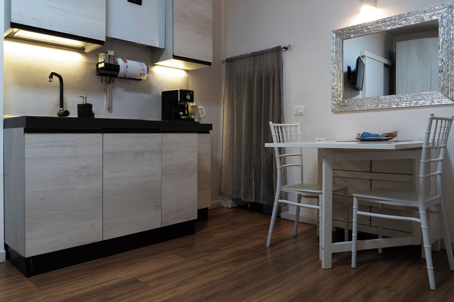 Studio Affaires | Cuisine privée | Grand réfrigérateur, micro-ondes, lave-vaisselle, bouilloire électrique