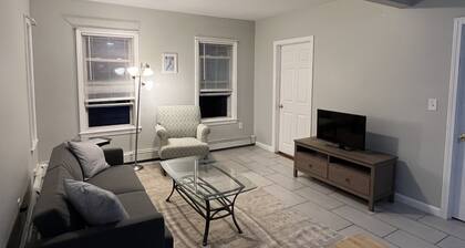 Pet-Friendly Two-Bedroom Condo just 15 minutes' Drive from Downtown