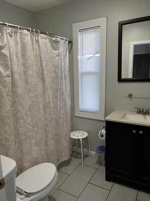 Hair dryer, towels - Pet-Friendly Two-Bedroom Condo just 15 minutes' Drive from Downtown (Malden)