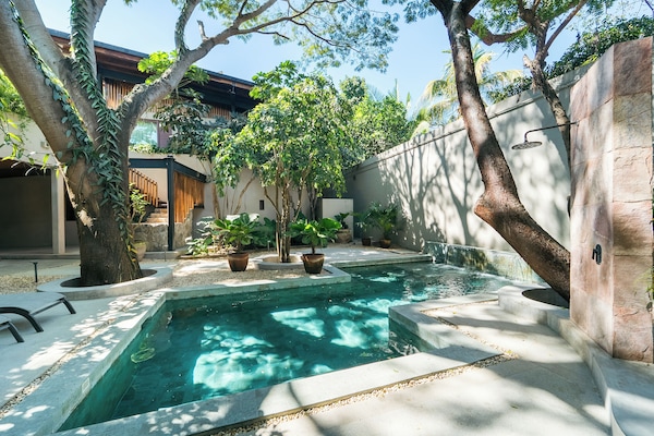 Outdoor pool, pool umbrellas, sun loungers