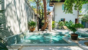 Outdoor pool, pool umbrellas, sun loungers
