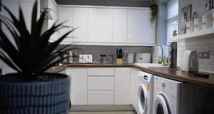Stunning 5-bed House in Liverpool! Great Location!