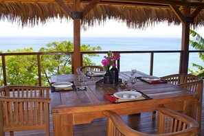 Outdoor dining - Lodge Luxueux au Paradis (Région Diana)