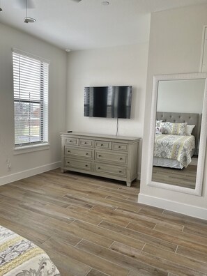 3 bedrooms, iron/ironing board, WiFi, bed sheets - Luxurious Home 3/3.5 - Downtown San Antonio (San Antonio)