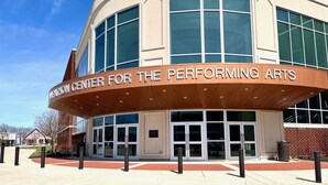 A building with a sign reading "PERFORMING ARTS CENTER FOR THE PERFORMING ARTS". - Large Luxury Downtown "Design Studio" One Bedroom Apartment (Findlay)