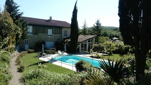 حمّام سباحة خارجي