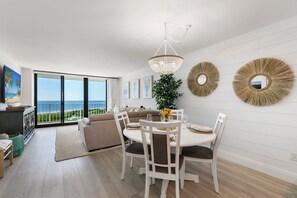 Smart TV, fireplace, DVD player, books - Best of Florida 2025 | Coastal-Chic | Views! (Marco Island)