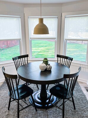 Dining - Newly Renovated Neighborhood Gem (Ann Arbor)