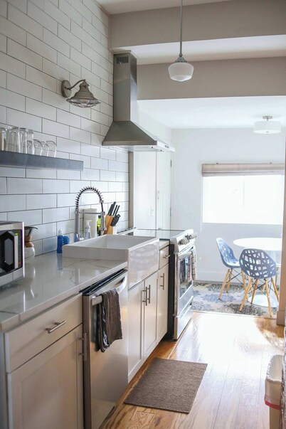 Stunning & Spotless 2-Bed Apt (#1) Walk to UM Athletics