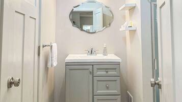 淋浴设施、吹风机、毛巾