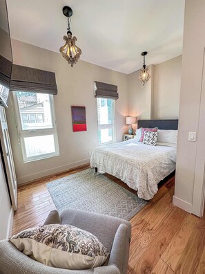 2 bedrooms, desk, iron/ironing board, WiFi