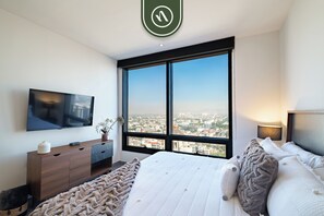 Estudio urbano, 1 cama King size | Decoración personalizada y muebles diferentes 