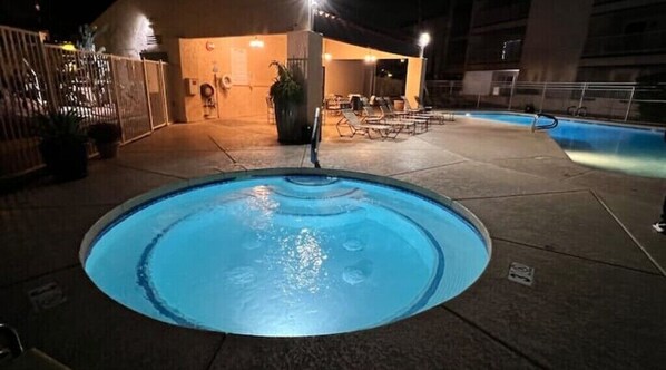 A heated pool - Desert lake condo (Phoenix)