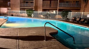 A heated pool - Desert lake condo (Phoenix)