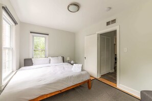 4 Schlafzimmer, Schreibtisch, Bügeleisen/Bügelbrett, WLAN