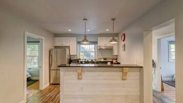 冰箱、微波炉、烤箱、炉灶