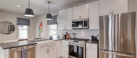 Fridge, microwave, stovetop, dishwasher